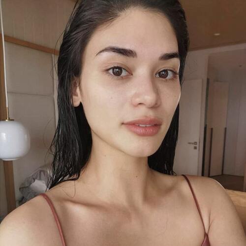 - Flóra B.